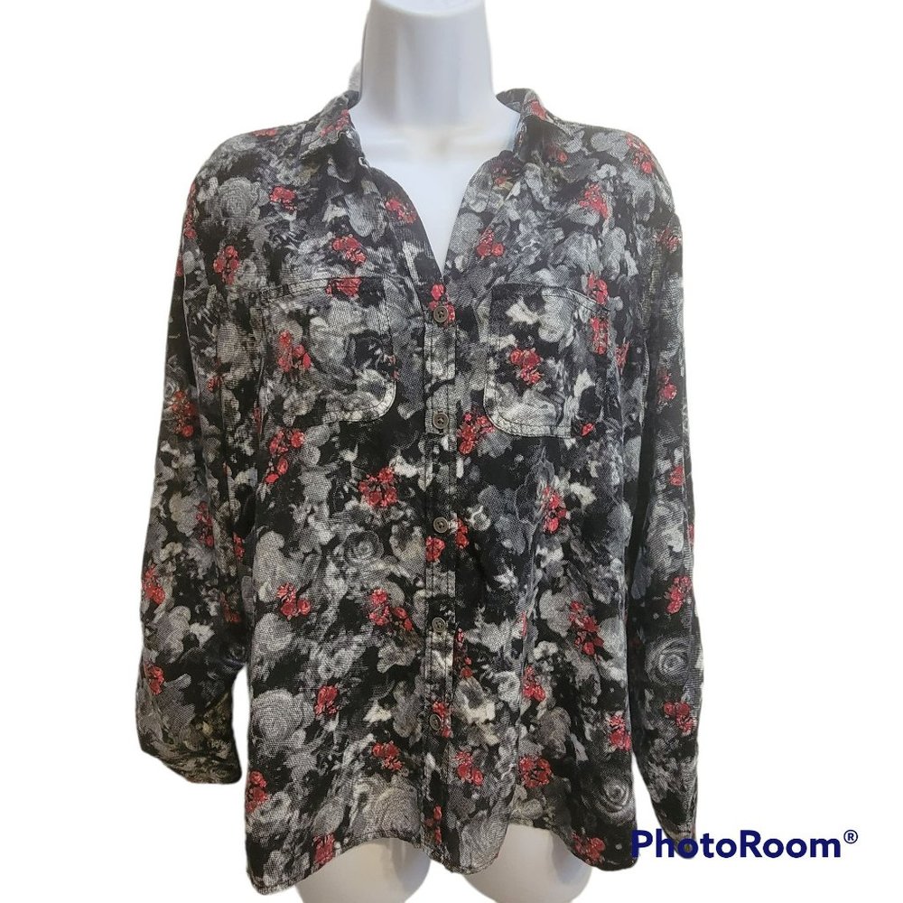 Rock & Republic Women's Button Up, Roll Tab Sleeve, Black Rose Pattern. Size M